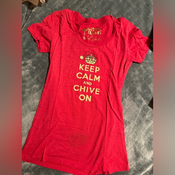 *ADD ME FOR FREE ON ORDERS $50+* 2 KCCO Women’s Xmas shirts size medium - Picture 3 of 5